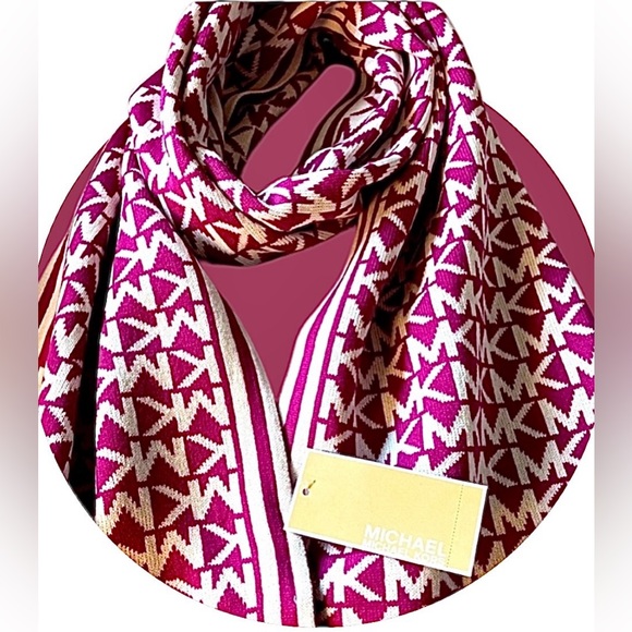 Micheal Kors NWT Fuchsia &cream Logo Scarf, quality knit - Picture 3 of 8